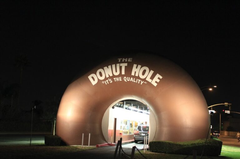 The Donut Hole, La Puente: A Drive Thru Donut