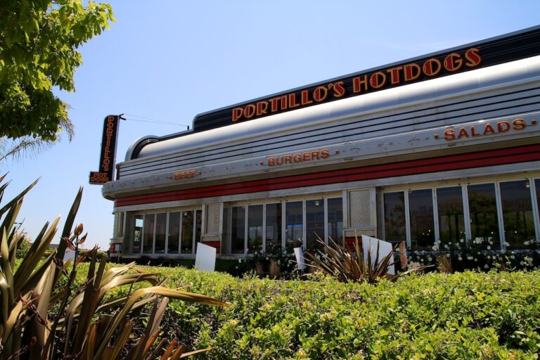 Portillos: Chicago Style Hot Dogs in Moreno Valley