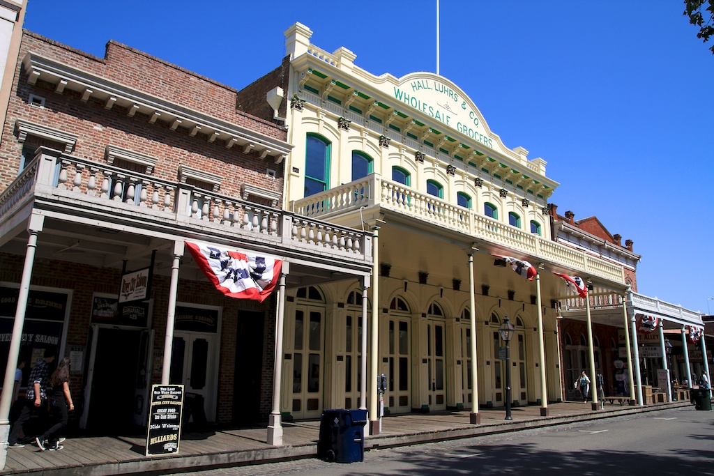 Golden Gifts - Old Sacramento Waterfront