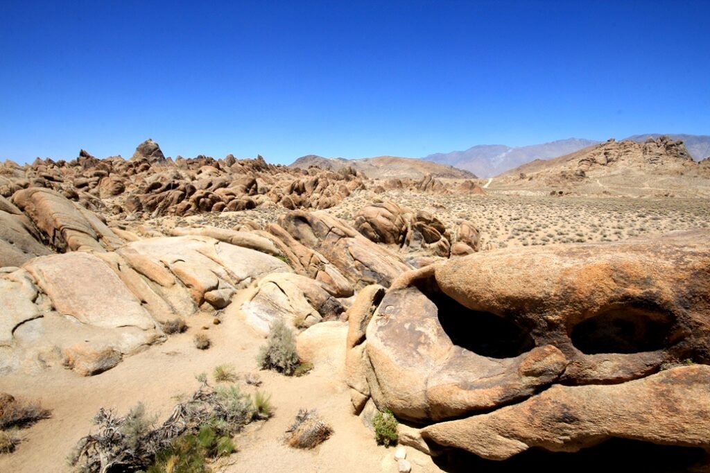 Mobius Arch in the Alabama Hills - California Through My Lens