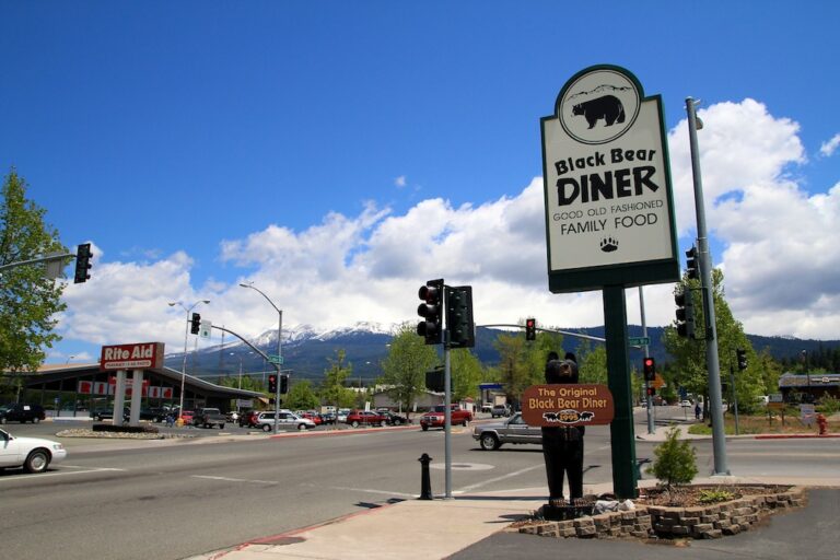 Black Bear Diner: Breakfast at the Base of Shasta
