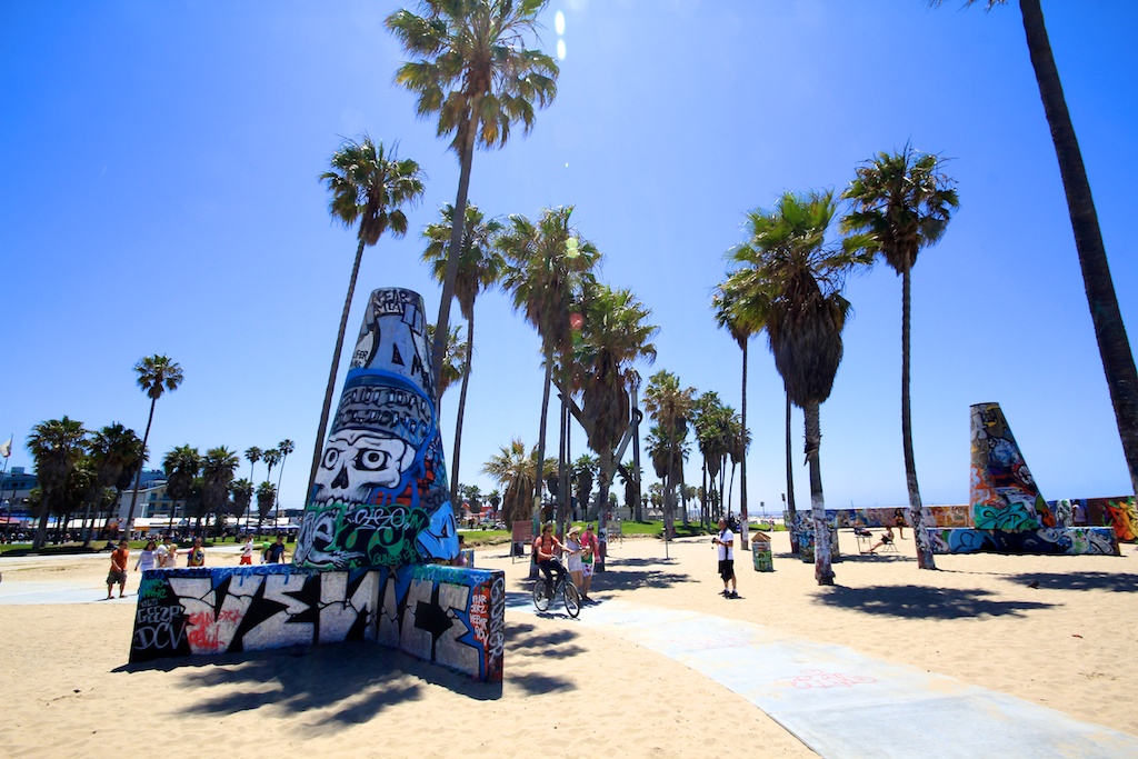 El paseo marítimo de Venice Beach Tiendas, comida, arte y artistas