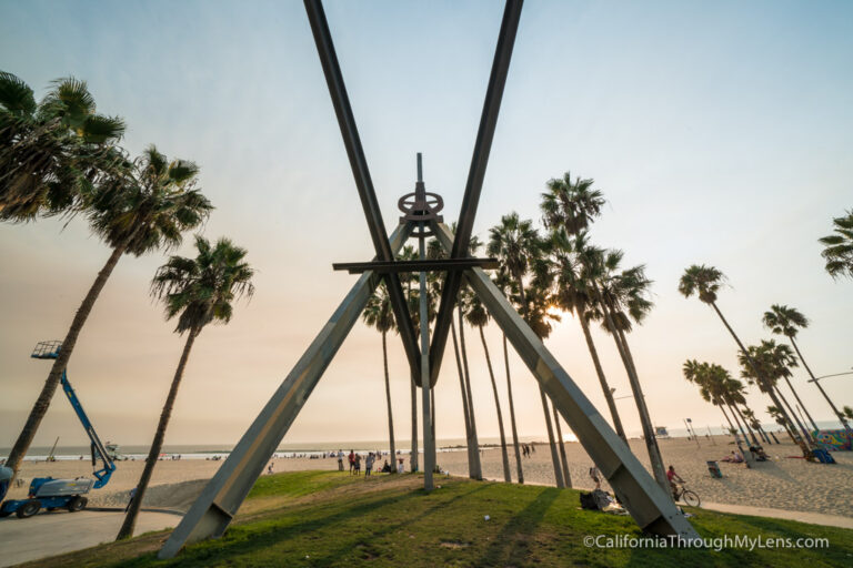 Venice Beach Boardwalk: Shops, Food, Art & Street Performers