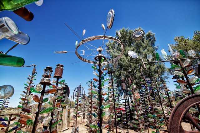 Bottle Tree Garden Art - Tips On Making A Bottle Tree For Garden