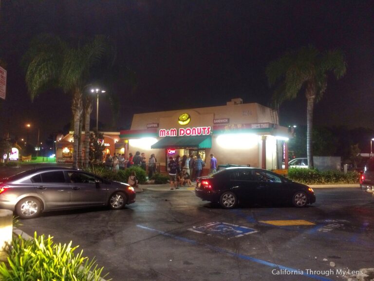 M&M Donuts: Fresh Blueberries Donuts and an Hour Wait