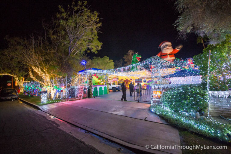 RoboLights in Palm Springs: Craziest Christmas Light Display You&#039;ll Ever Go To - California