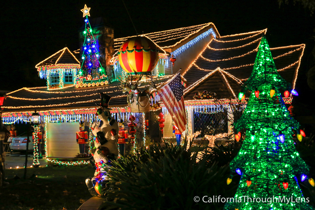 Luces de Navidad de Thoroughbred St en Rancho Cucamonga Home Healthcare