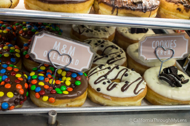 California Donuts in Los Angeles: Serving Panda Donuts 24 Hours a Day