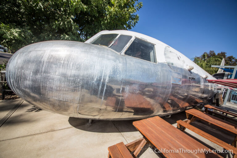 Richard’s Lunchbox: Eating in a Plane in Tulare