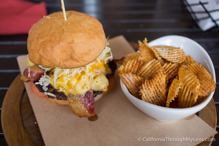 Johnny Garlics: Mac & Cheese Burgers in Bakersfield (Closed)