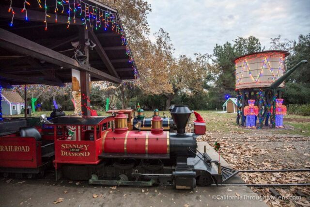 Griffith Park Trains: Holiday Light Festival Train Rides - California  Through My Lens